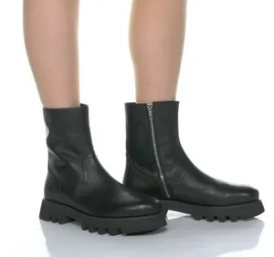 Tony Bianco ISA Blackcomo Leather Lug Sole Boot Sz 7 thumbnail 1
