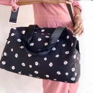 Alice +Olivia travel bag black & floral duffle new thumbnail 5