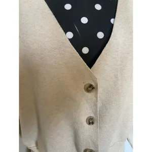 Forever 21 Beige Cropped Button Front Cardigan Womens Small V‎ Neck Sweater thumbnail 7