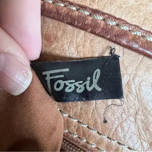 VTG FOSSIL Genuine Leather Brown Crossbody Bag Tan Satchel Zip-Top Key Charm Y2K thumbnail 10