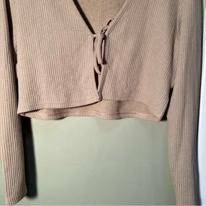 Divided H&M Women's Size Large Cropped Knit Top Cardigan Beige Ribbed Tie Front‎ thumbnail 4