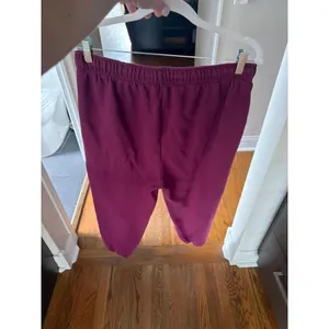 Alo Yoga Accolade Sweatpants berry color women's large thumbnail 3