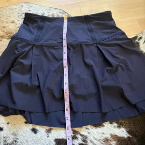 LULULEMON Lululemon Lost In Pace‎ Skirt In Size 4 Tall In Black Currant thumbnail 10
