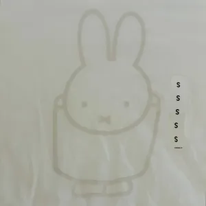 UNIQLO Miffy UT White Bunny Graphic Short Sleeve T-Shirt - S thumbnail 2
