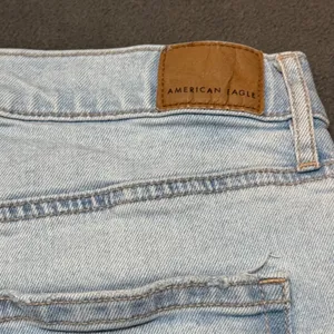 American Eagle Denim Shorts Relaxed Cut Off Size 12 Light‎ Wash thumbnail 6