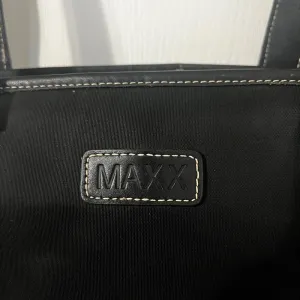 FINAL PRIce MAXX Black Nylon & Leather Tote / Shoulder Handbag thumbnail 2