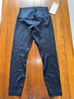 Lululemon Align High Rise 25” Yogo Emboss Black Size 8 NWT thumbnail 4