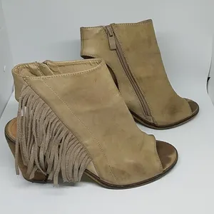 Very Volatile Poca Fringe City Bootie Los Angeles Tan Tassel Heels (9) thumbnail 7