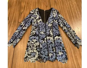 NBD X Corinne Womens Blue Lace Mini Dress Long Sleeve Floral Fitted V Neck thumbnail 2