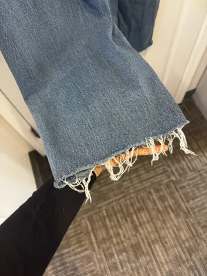 Abercrombie & Fitch Women’s High Rise 90s Relaxed Medium Wash Jeans thumbnail 4