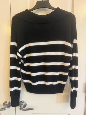Old Navy Black & White Striped V-Neck Sweater thumbnail 5