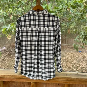 American Eagle Women's Black & White Plaid Soft Flannel Shirt Size M. NEW! thumbnail 2