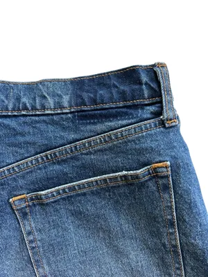 Abercrombie & Fitch The Mom Short High Rise Raw Hem light medium wash size 29 thumbnail 7