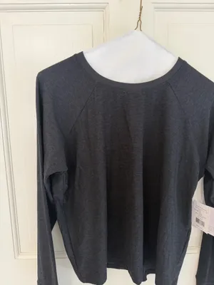 Beyond Yoga Dark Long Sleeve Activewear Top — XS NWT thumbnail 2
