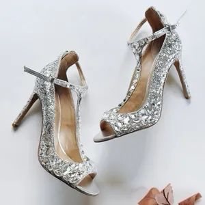 NEW Badgley Mischka Women’s Conroy T Strap Evening Sandals Shoes thumbnail 3