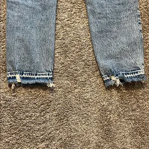 Abercrombie & Fitch Light‎ Wash Distressed Mom High Rise Jeans Size 31/12 thumbnail 8