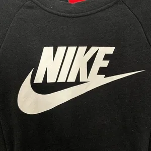 Nike Women's‎ Size XS Black Crewneck Sweatshirt Logo Pockets Casual Outdoors thumbnail 7