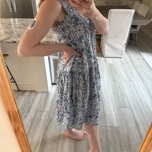 Old Navy Blue Floral Smocked Strap Midi Dress Size Large thumbnail 4