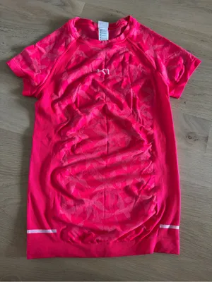 Kari Traa Butterfly short sleeve T-Shirt pink size medium thumbnail 1