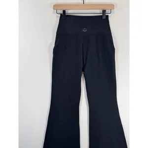Beyond Yoga Womens Leggings Black Heather Rib All Day Flare Stretch Gym Medium thumbnail 9
