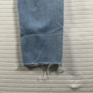 Women’s Levi’s 711 Skinny Ankle Jeans Distressed Light Wash Raw Hem Size 30x27 thumbnail 9