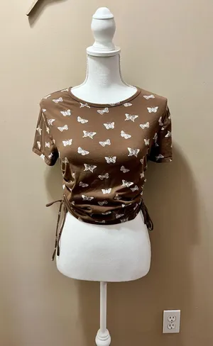 Hollister Butterfly Side Cinch Baby Tee Size Large thumbnail 1