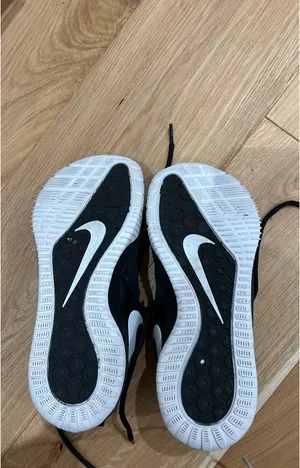 Women’s black nike volleyball shoes thumbnail 5