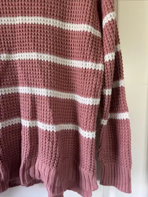 SO Waffle-Knit Mauve Pink Crewneck with White Stripes / D4 thumbnail 2
