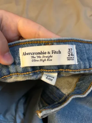 Abercrombie Curve Love Jeans Ultra High-Rise Straight 90s thumbnail 4