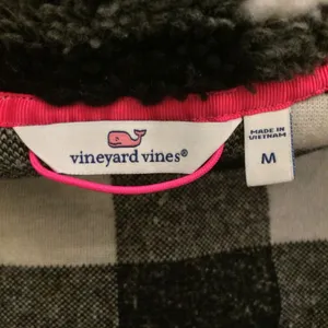Vineyard Vines Sherpa pullover black white medium thumbnail 4
