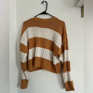American Eagle Knit Yellow/White Striped Sweater size medium. thumbnail 2