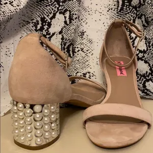 Betsey Johnson pearl heeled low heel dress sandals thumbnail 2