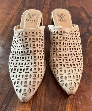 Beast Fashion Womens Tan Laser Cut Pointed Toe Block Heel Mules Size 7.5 thumbnail 1