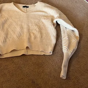‎Tahari small cream sweater thumbnail 3