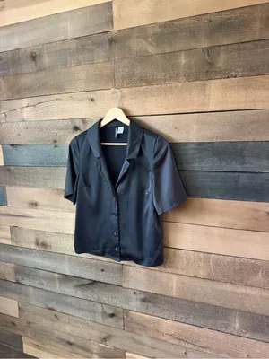H&M Divided Black Satin Button Up Blouse Short Sleeve XXS thumbnail 2