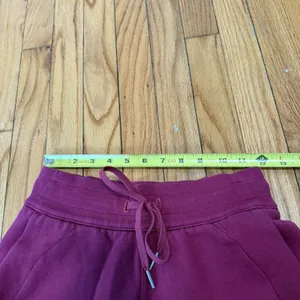 Lululemon‎ Scuba High-Rise Jogger Sweatpant in Dark Pink Size 2 thumbnail 9