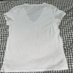 Lilly Pulitzer Classic V-Neck Short Sleeve thumbnail 4
