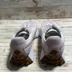 New Balance 327 Sneakers Women's Size 10 Pink White Gingham Viral Seersucker NEW thumbnail 3