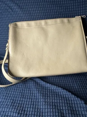 Vintage Etienne Aigner smooth cream leather shoulder/crossbody bag thumbnail 2