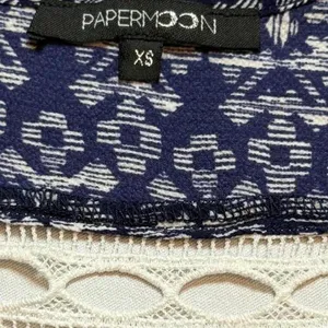 Papermoon Navy Blue White Geometric Print Lace Inset Sleeveless XS V-Neck Shirt thumbnail 7