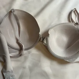 Victoria's Secret Cream T-Shirt Bra with Molded Cups thumbnail 8