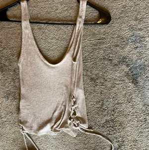 Urban Outfitters Tank Top thumbnail 3