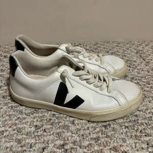 VEJA Esplar Logo Leather Low-Top Sneakers White Black- Size 36 (5) thumbnail 5