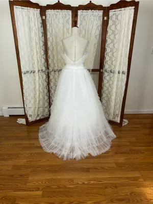 Stunning New MacDuggal Tiered Tulle Wedding Gown thumbnail 7