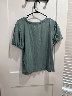 Jane and Delancey Green blouse with puffed sleeves thumbnail 3