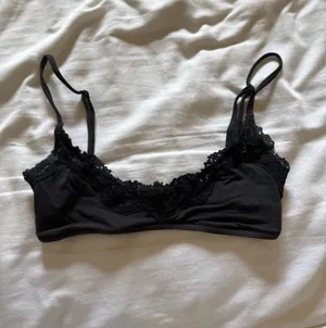 Skims Bralette thumbnail 2