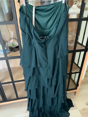 NWT Lulu’s Gorgeous Essence Emerald Strapless Tiered Maxi Dress plus bridesmaid thumbnail 4