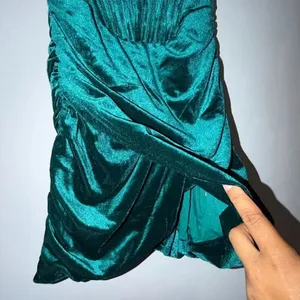 Trendy & Unique Women’s Medium Emerald Green Velvet Ruched Bodycon Mini Dress #1 thumbnail 9