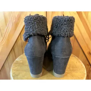 Dana Buchman Brown Lace Up Wedge Ankle Booties Fur Trim Faux Suede Upper Helma 9 thumbnail 4