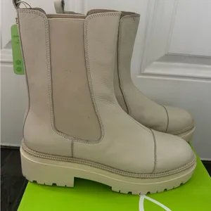 Sam Edelman Wellington Lug Sole Chelsea Boots Size 10‎ Ivory Leather shoes New thumbnail 1